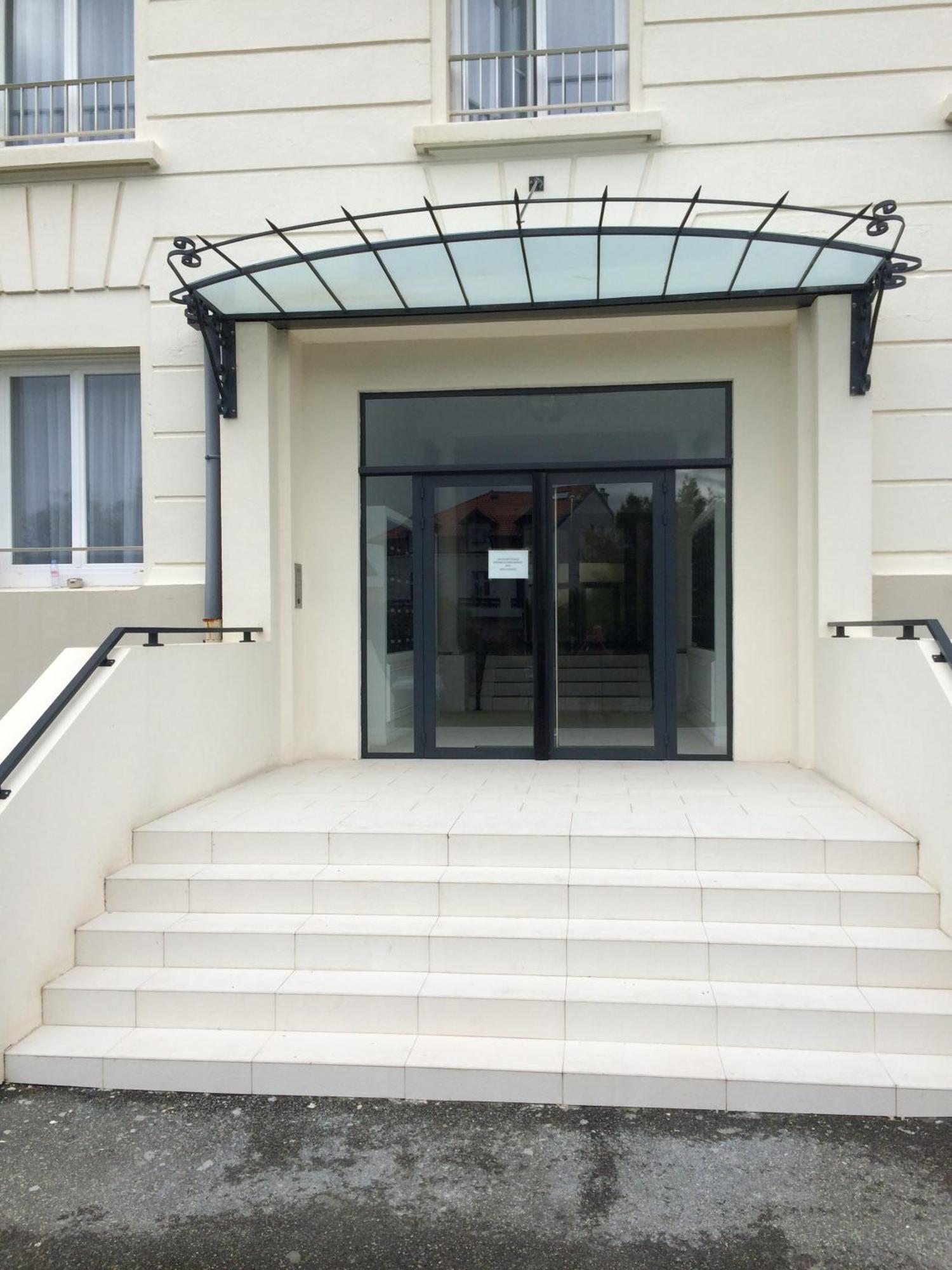 Prive Standing -le Regina Et Golf-